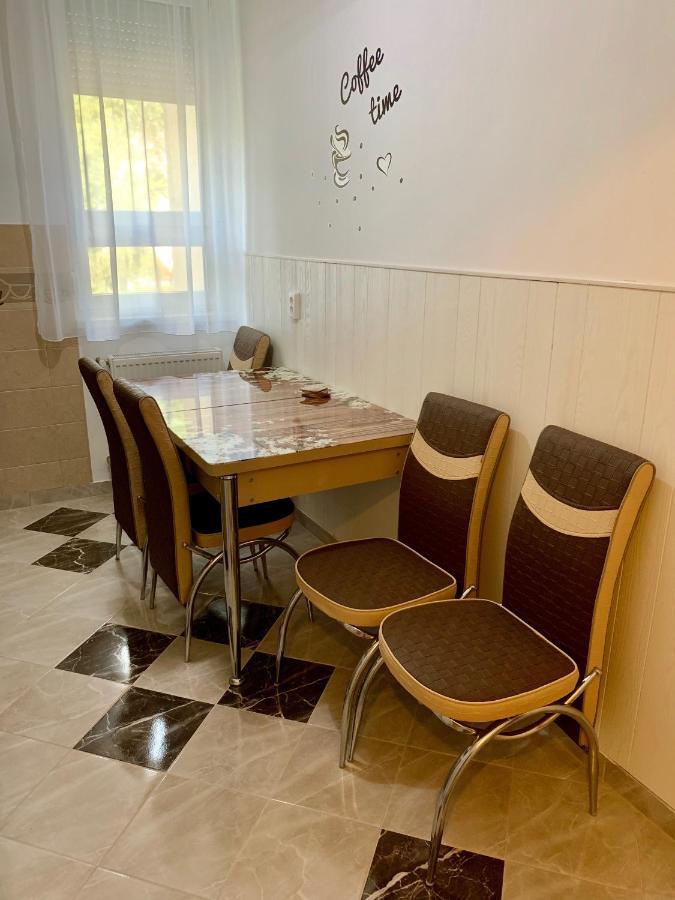 Anita Apartman Hajduszoboszlo Luaran gambar